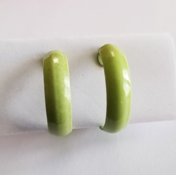 Vintage celery green enamel clip on hoop earrings - Picture 2 of 13